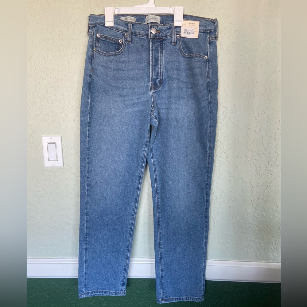 Universal Threads mid rise slim NWT size 12 jeans